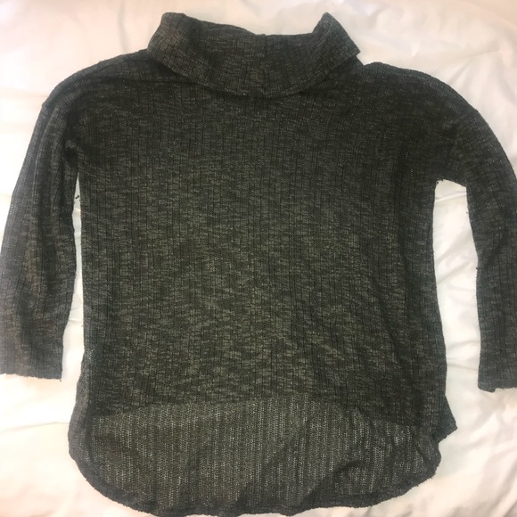 Green turtle neck - Picture 3 of 5